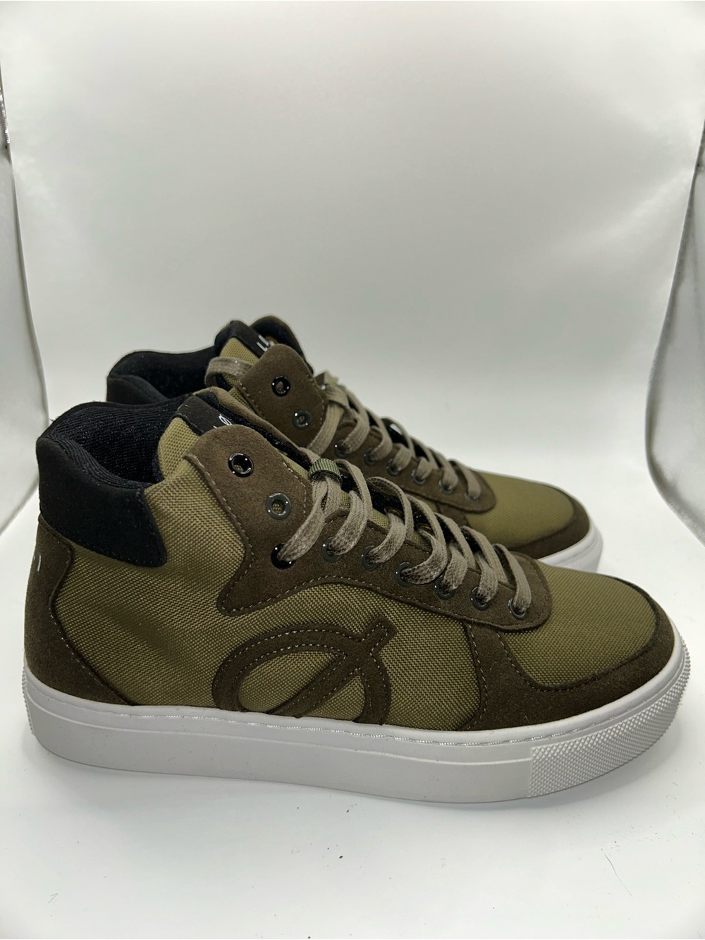 Loci style Eleven high top sneaker khaki and black size 36 NIB